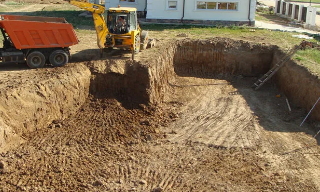 Рытье котлованов под фундамент в Шарыпово – цена от 2584 руб. за м3 | 2Землекопа-Шрп